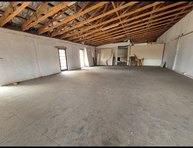 1,000M² WAREHOUSE FOR SALE IN KNIGHTS